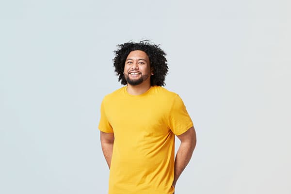 Man in yellow 0011637 gradient web