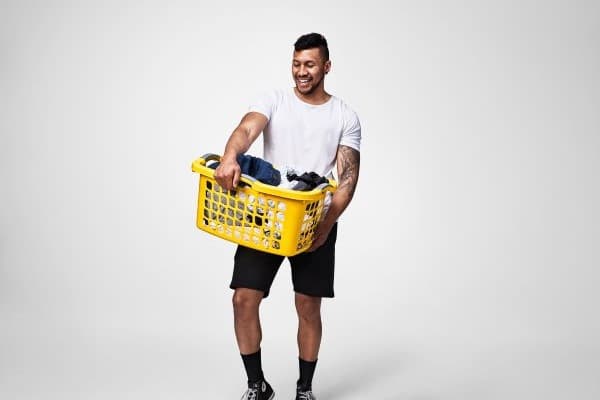 Usage ManWithLaundry 600x400