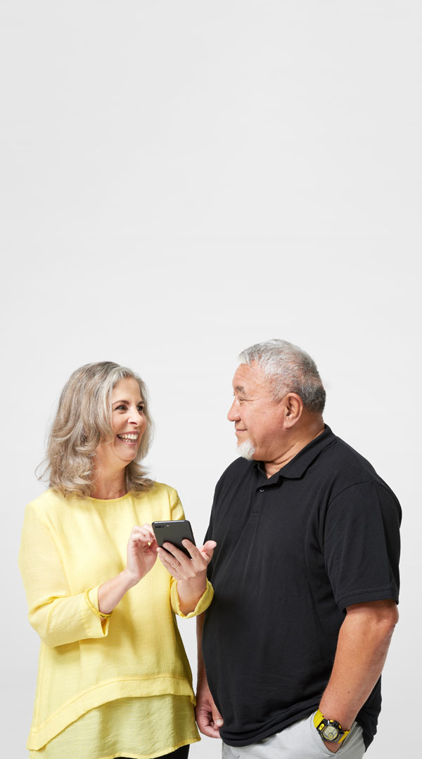 Couple on phone 0011660 600x1080