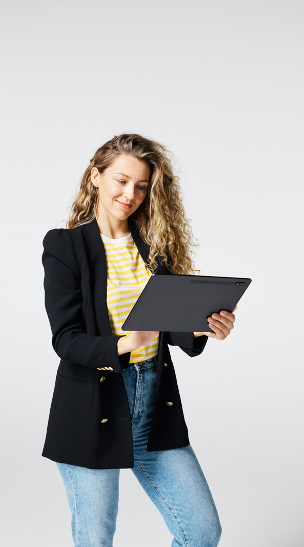 Studio life woman with tablet lo res 600x1080