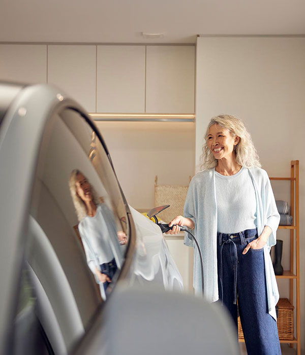 Woman Charging EV hero mobile